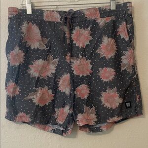 Insight Women's Floral Cargo Shorts - Gray and Pink